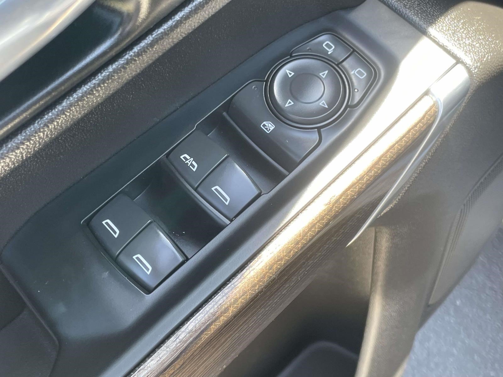 Used 2021 Chevrolet Silverado 1500 LT AWD/4WD image 17