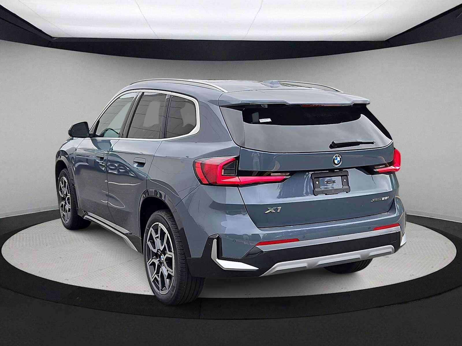 Used 2025 BMW X1 xDrive28i w/ Convenience Package AWD/4WD image 6