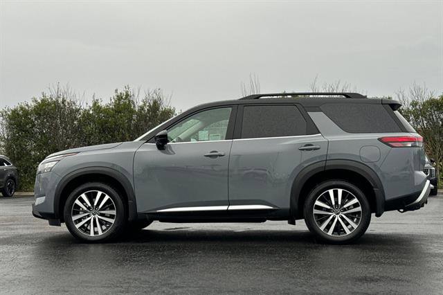 New 2025 Nissan Pathfinder Platinum image 7