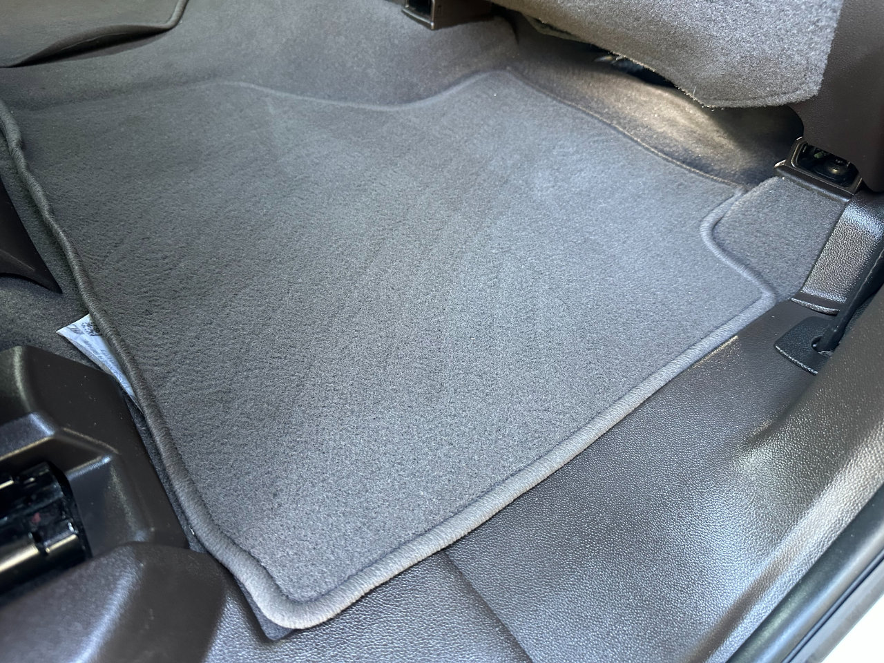 Used 2024 GMC Yukon XL SLT w/ SLT Luxury Package image 26