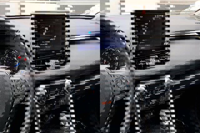 Used 2022 Toyota RAV4 XLE Premium image 5