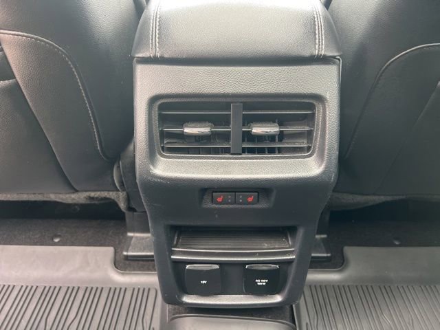 Used 2019 Ford Edge Titanium w/ Equipment Group 301A AWD/4WD image 19