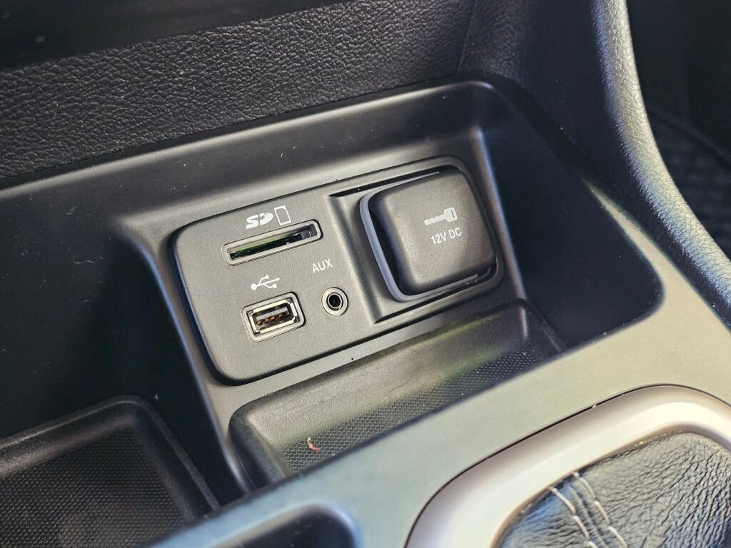 Used 2014 Jeep Cherokee Latitude w/ Cold Weather Group image 32