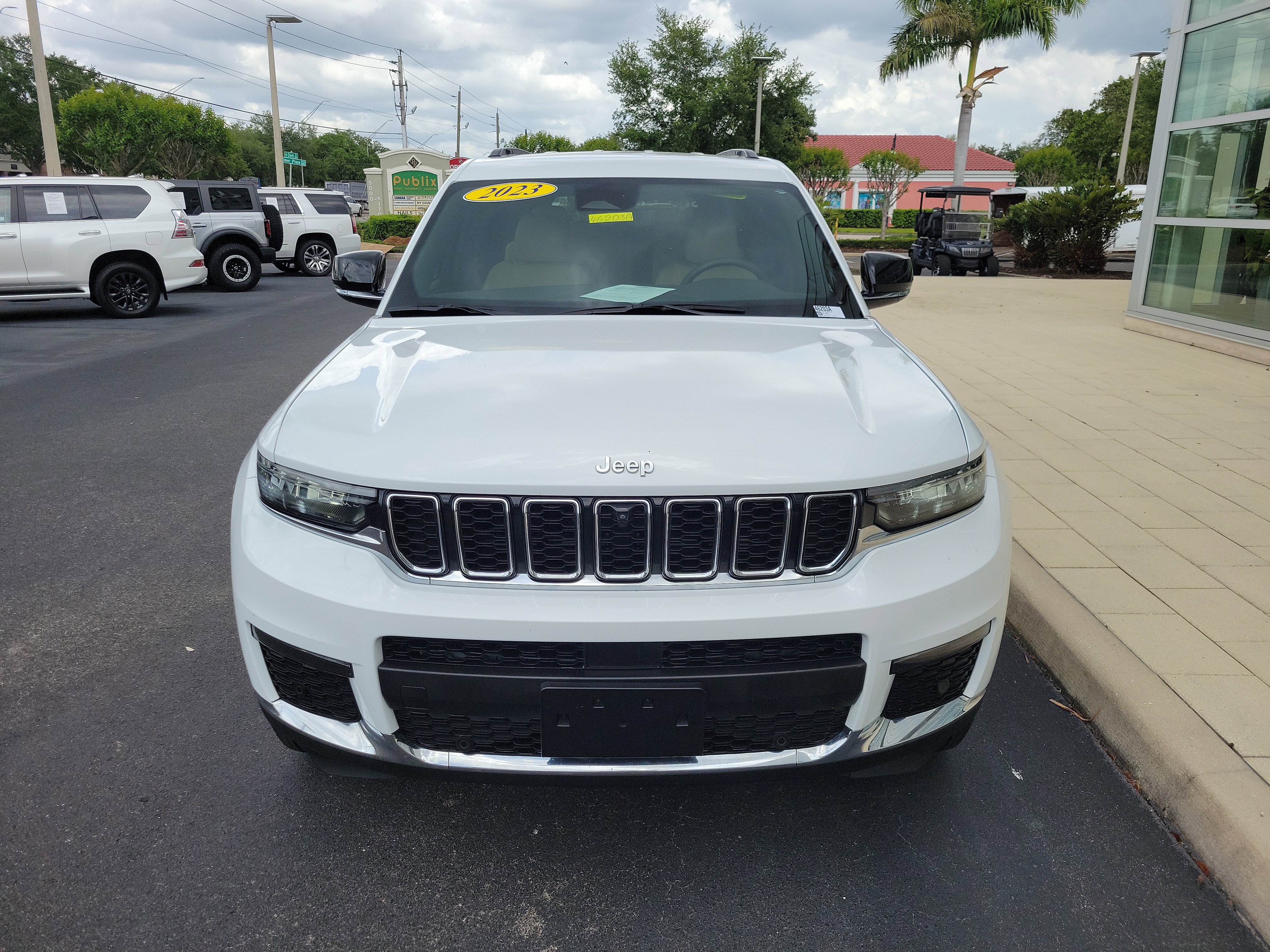 Used 2023 Jeep Grand Cherokee L Limited w/ Luxury Tech Group II AWD/4WD image 2