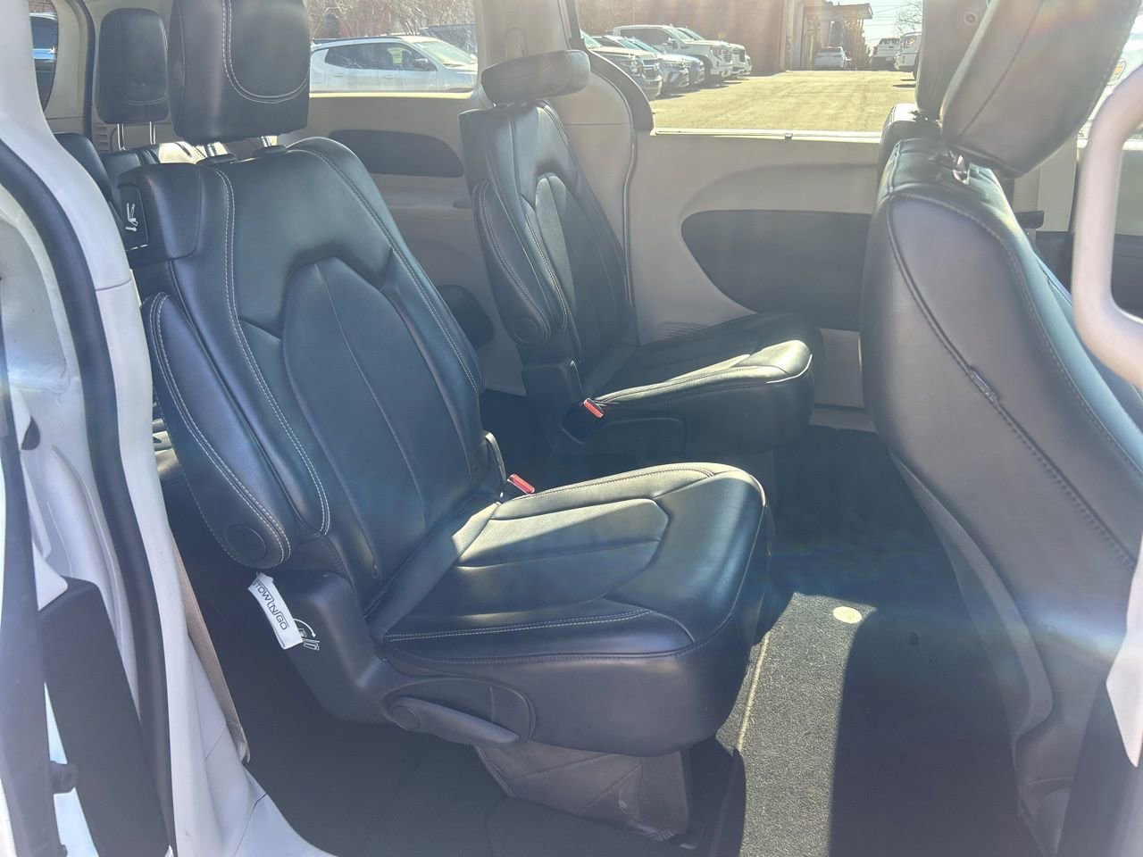 Used 2024 Chrysler Pacifica Touring-L image 16