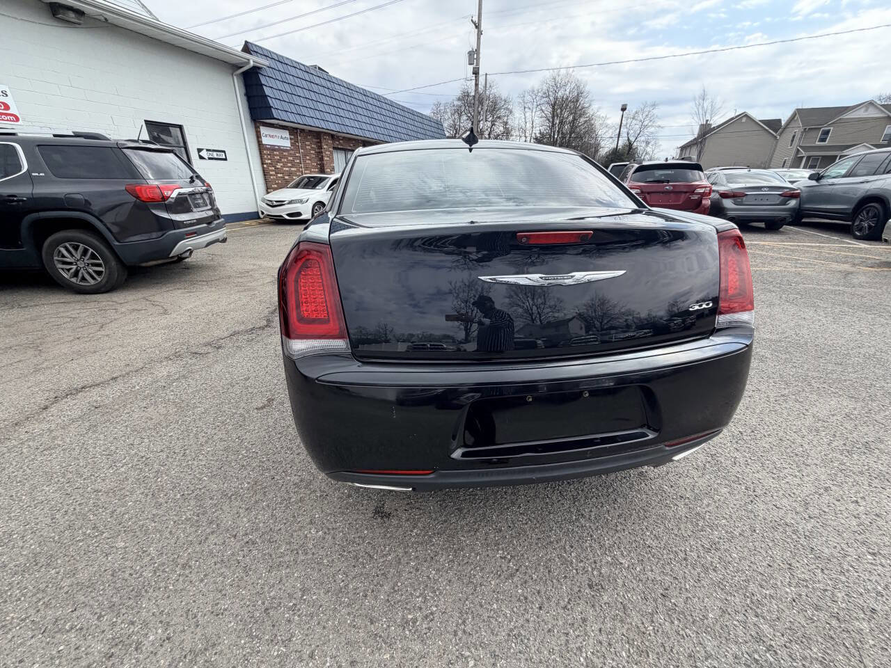 Used 2019 Chrysler 300 Touring w/ Sport Appearance Package image 8