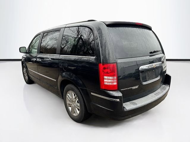 Used 2008 Chrysler Town & Country Limited w/ Flexible Seating Group image 5
