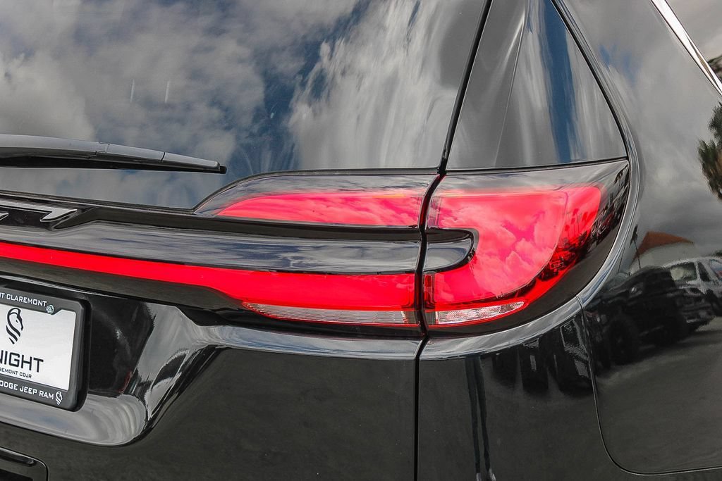 New 2027 Chrysler Pacifica Select FWD image 10
