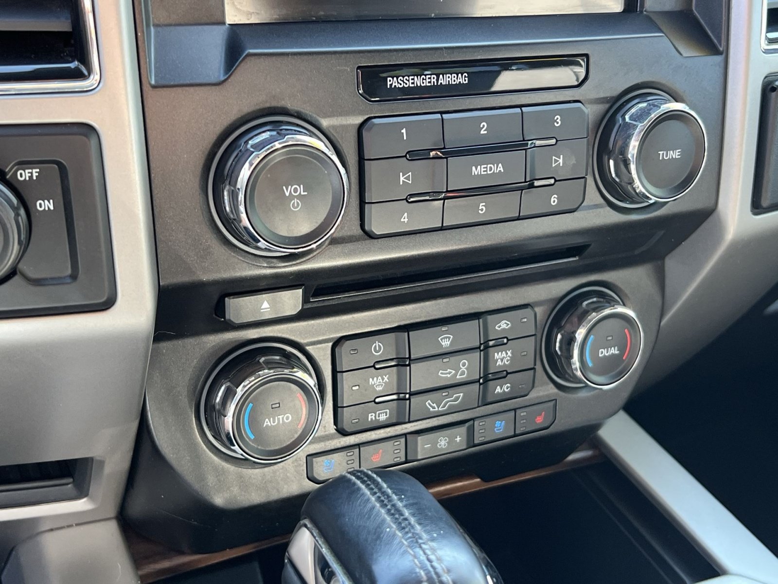 Used 2018 Ford F150 Lariat RWD image 16