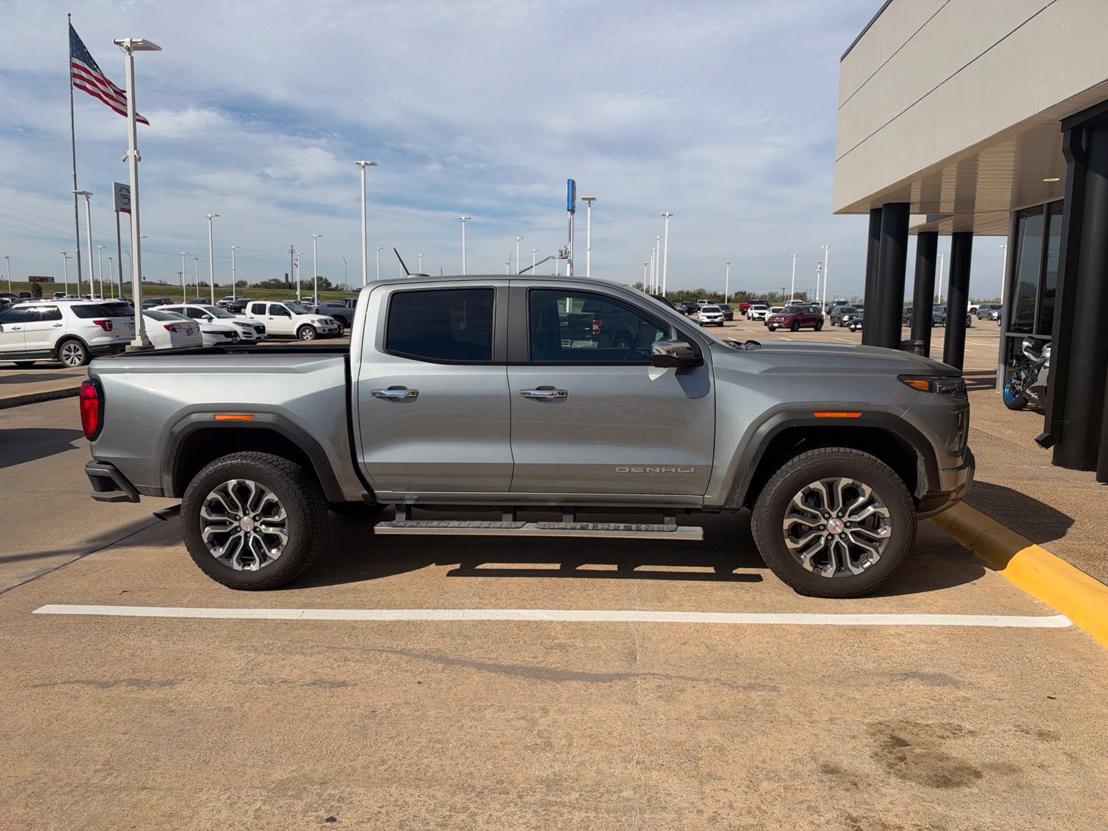 Used 2026 GMC Canyon Denali AWD/4WD image 8