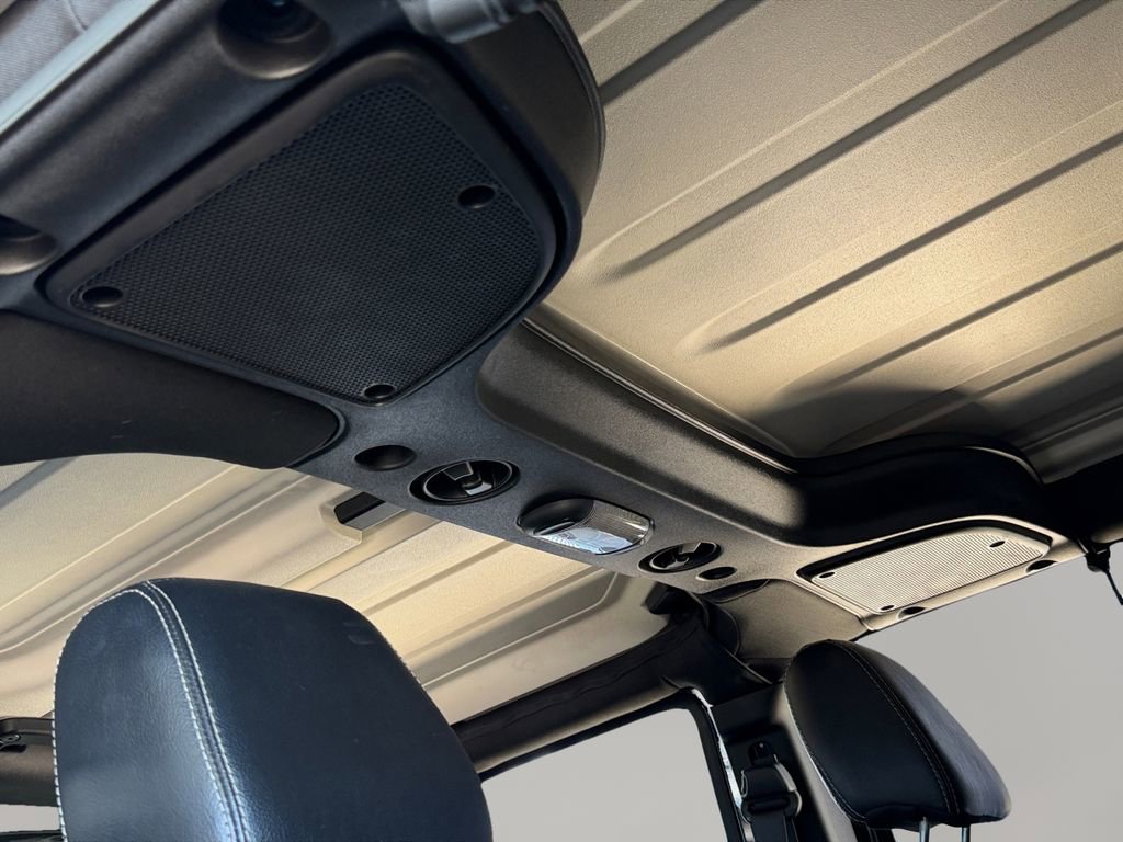 Used 2017 Jeep Wrangler Unlimited Sahara w/ Connectivity Group image 17