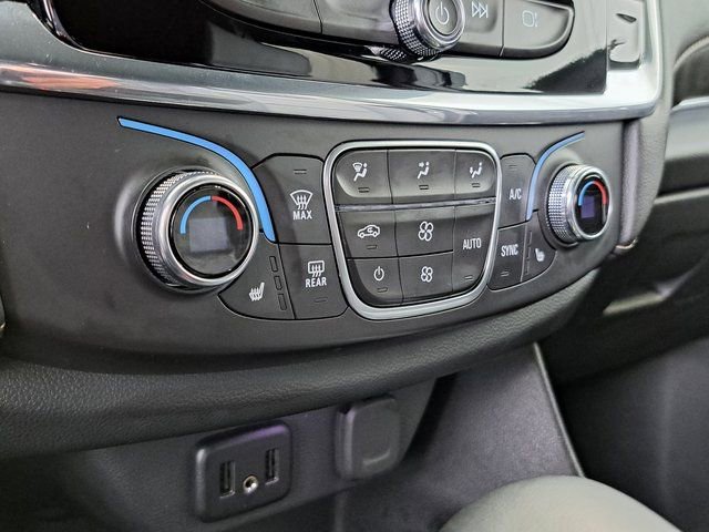 Used 2023 Chevrolet Traverse LT image 17