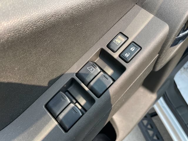 Used 2015 Nissan Xterra PRO-4X w/ Pro-4x Leather Package AWD/4WD image 21
