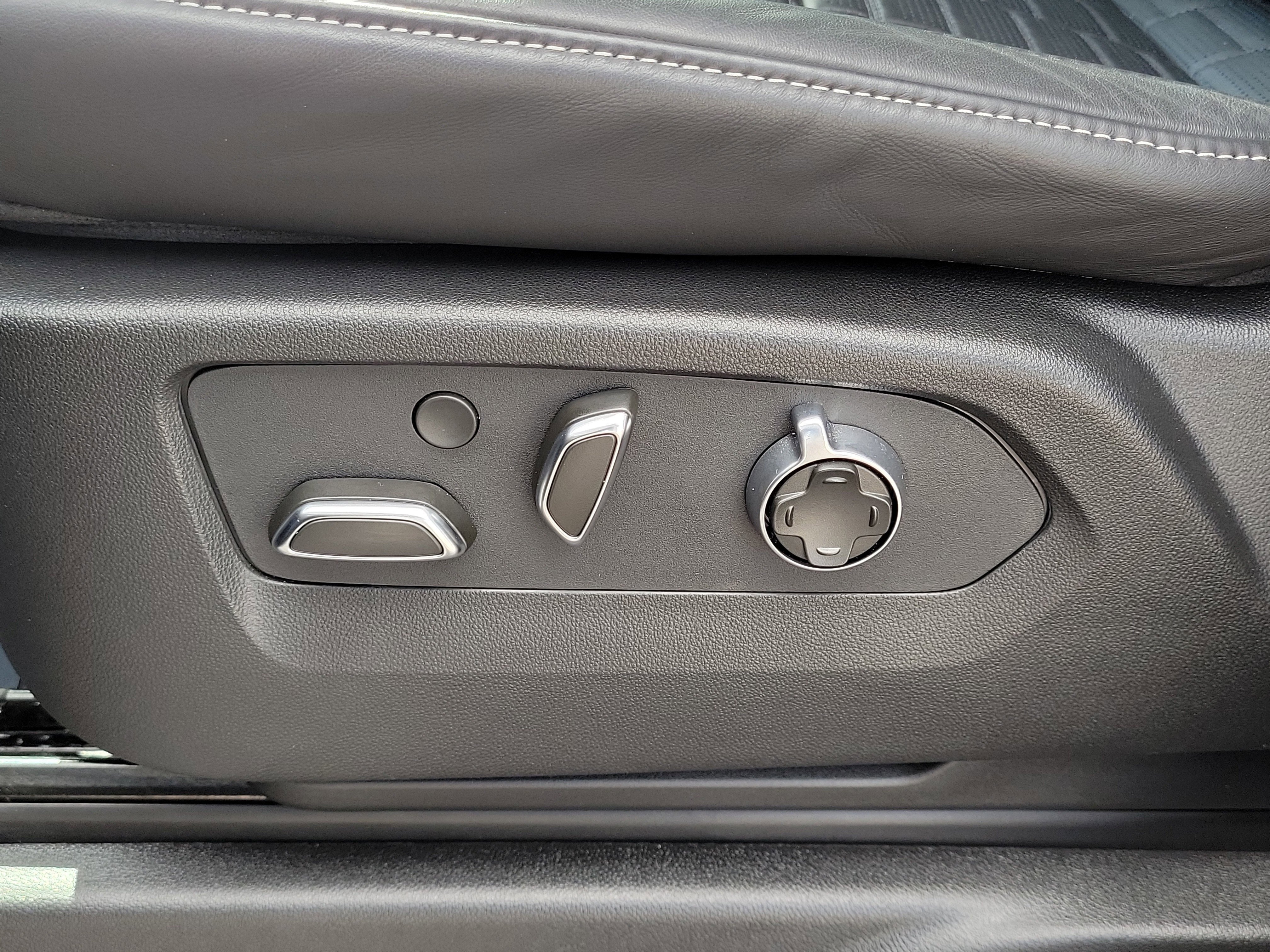 Used 2025 Cadillac Escalade Sport Platinum image 17