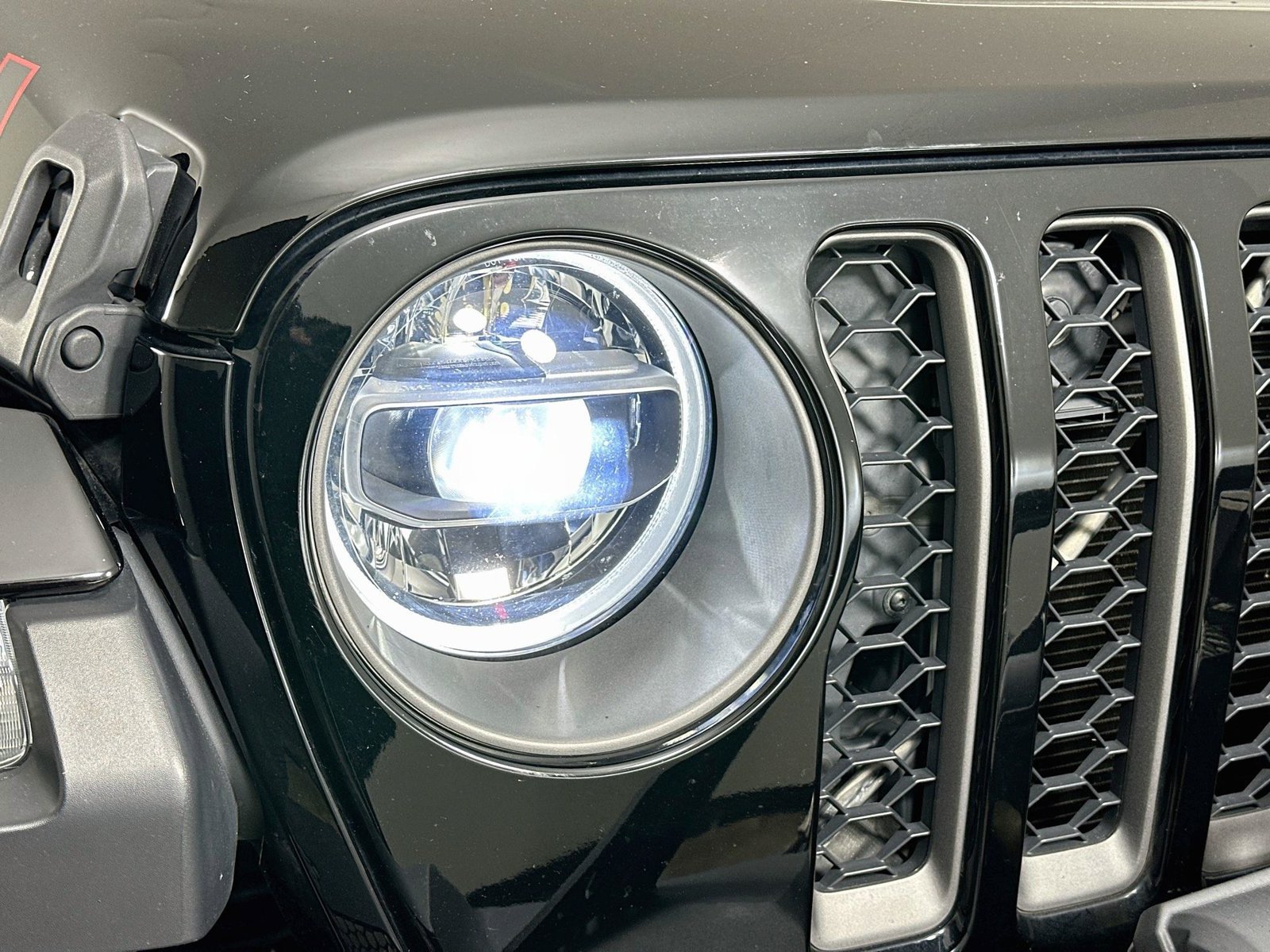 Used 2020 Jeep Gladiator Rubicon AWD/4WD image 9