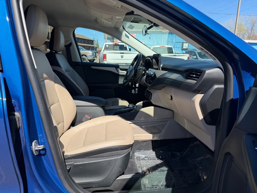 Used 2022 Ford Escape SEL w/ Technology Package AWD/4WD image 16
