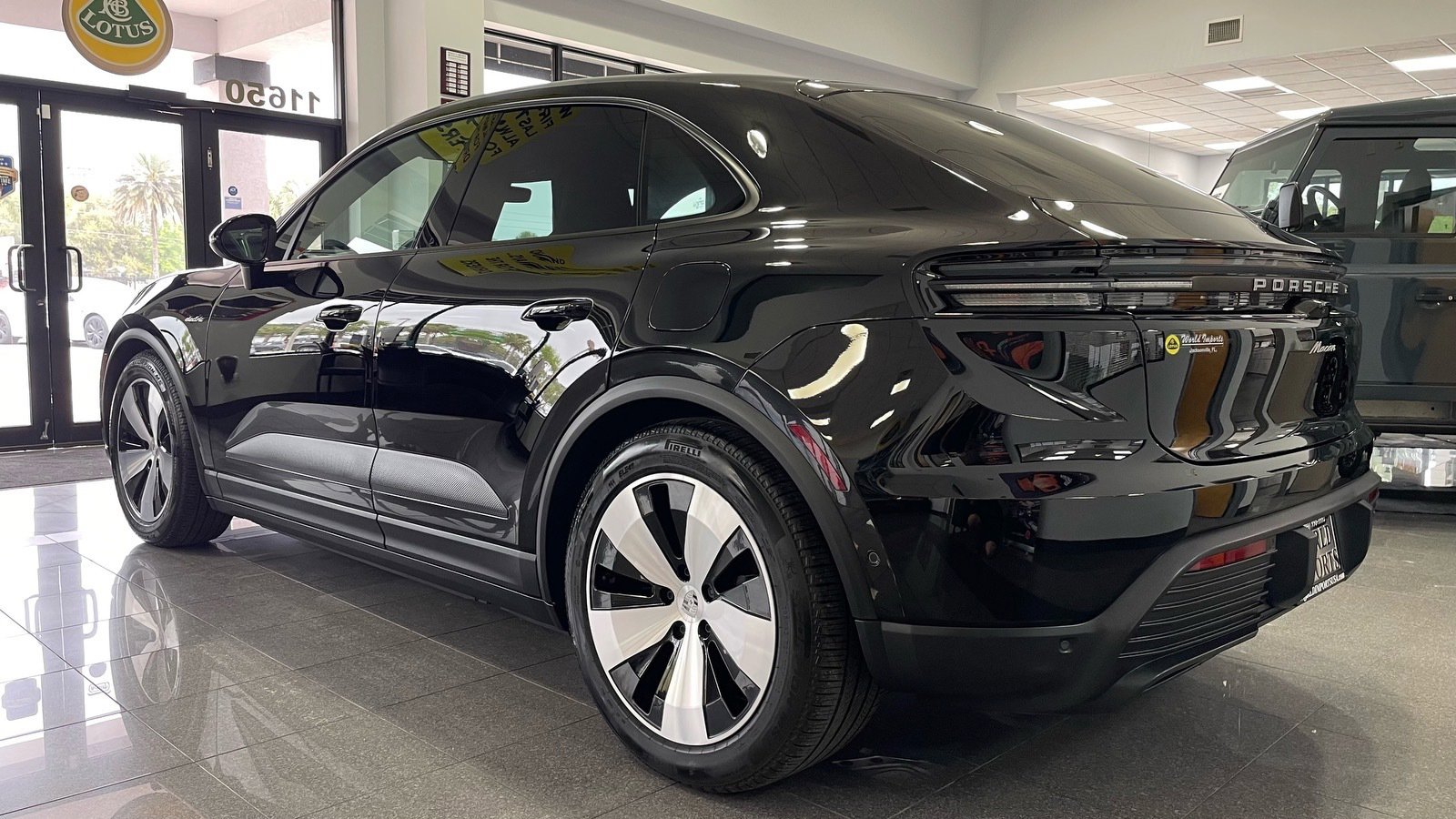 Used 2025 Porsche Macan Electric image 3