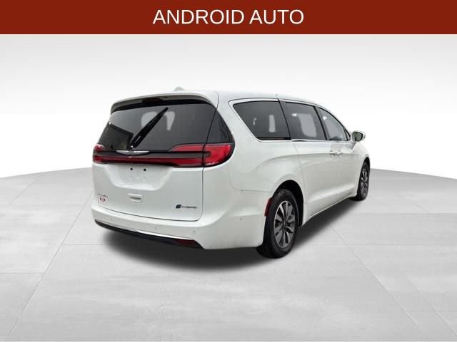 Used 2022 Chrysler Pacifica Touring-L w/ Uconnect Theater Family Group image 7