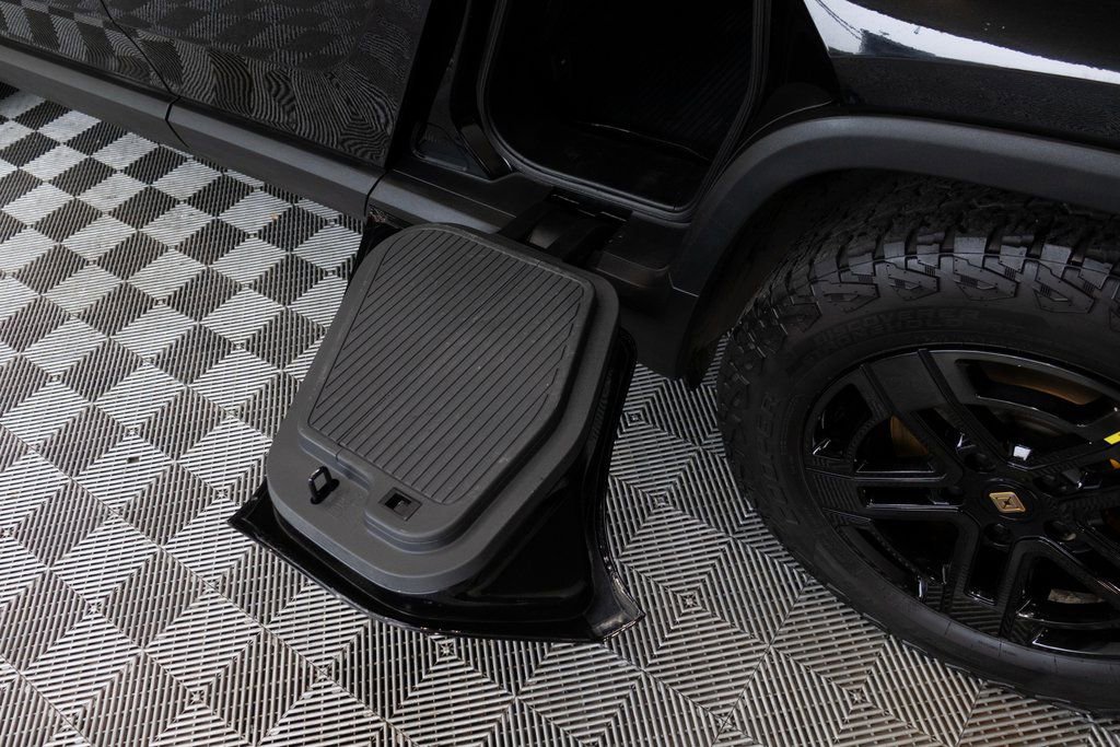 Used 2022 Rivian R1T Adventure image 12