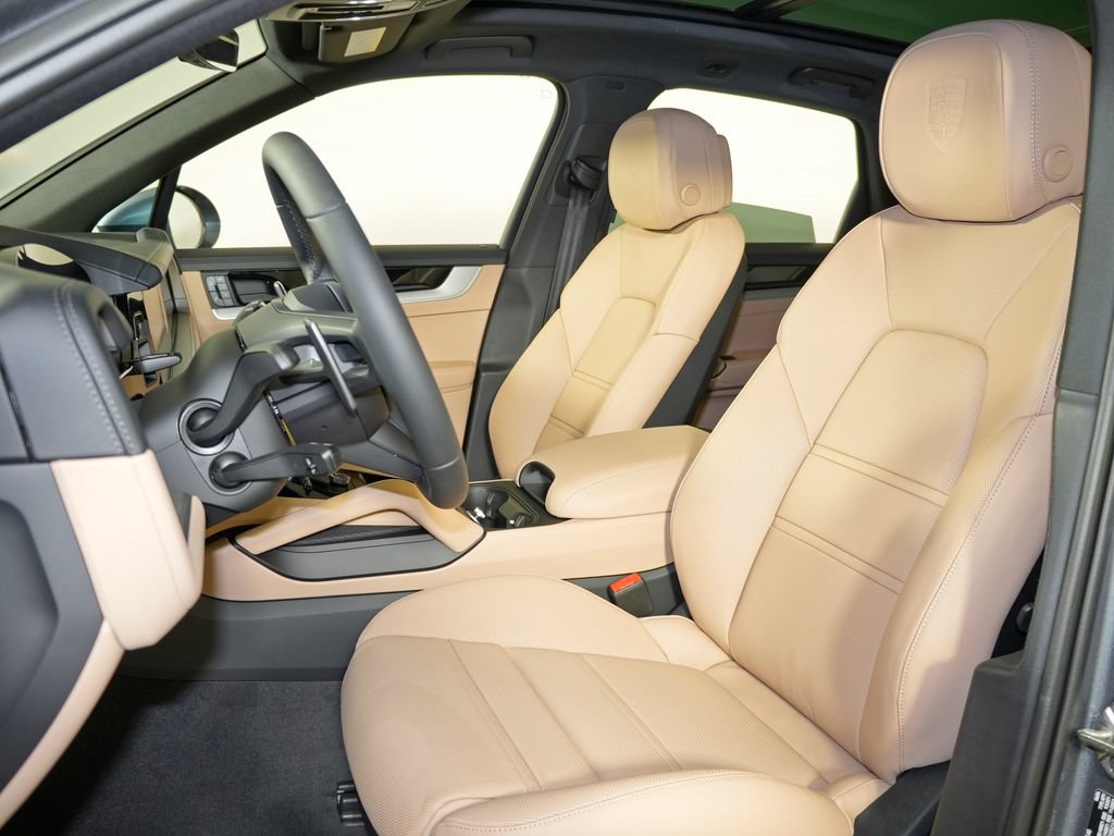 New 2026 Porsche Cayenne AWD/4WD image 4