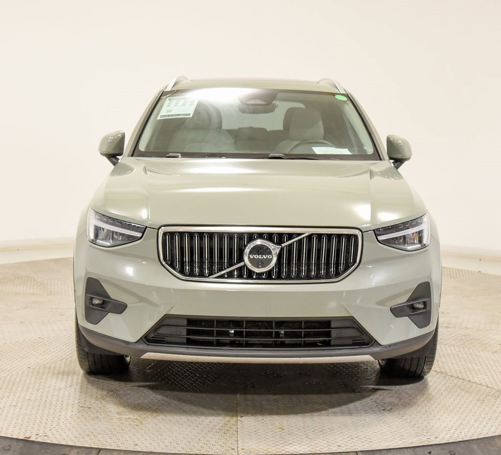Used 2024 Volvo XC40 B5 Plus image 10