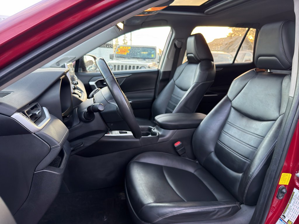 Used 2020 Toyota RAV4 XLE Premium image 11