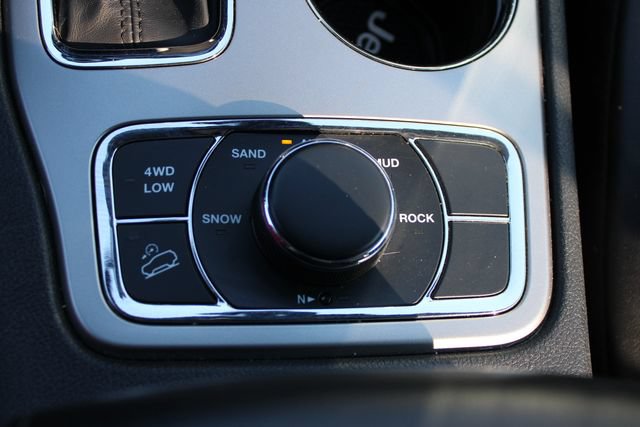 Used 2019 Jeep Grand Cherokee Limited w/ Trailer Tow Group IV AWD/4WD image 18