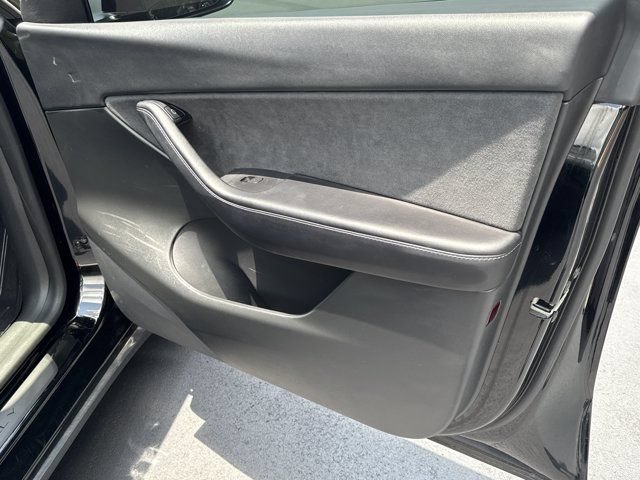 Used 2022 Tesla Model Y Performance AWD/4WD image 16
