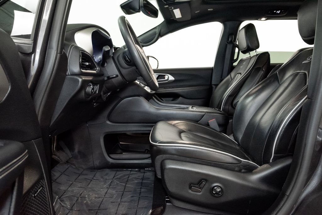 Used 2022 Chrysler Pacifica Limited w/ S Appearance Package FWD image 15