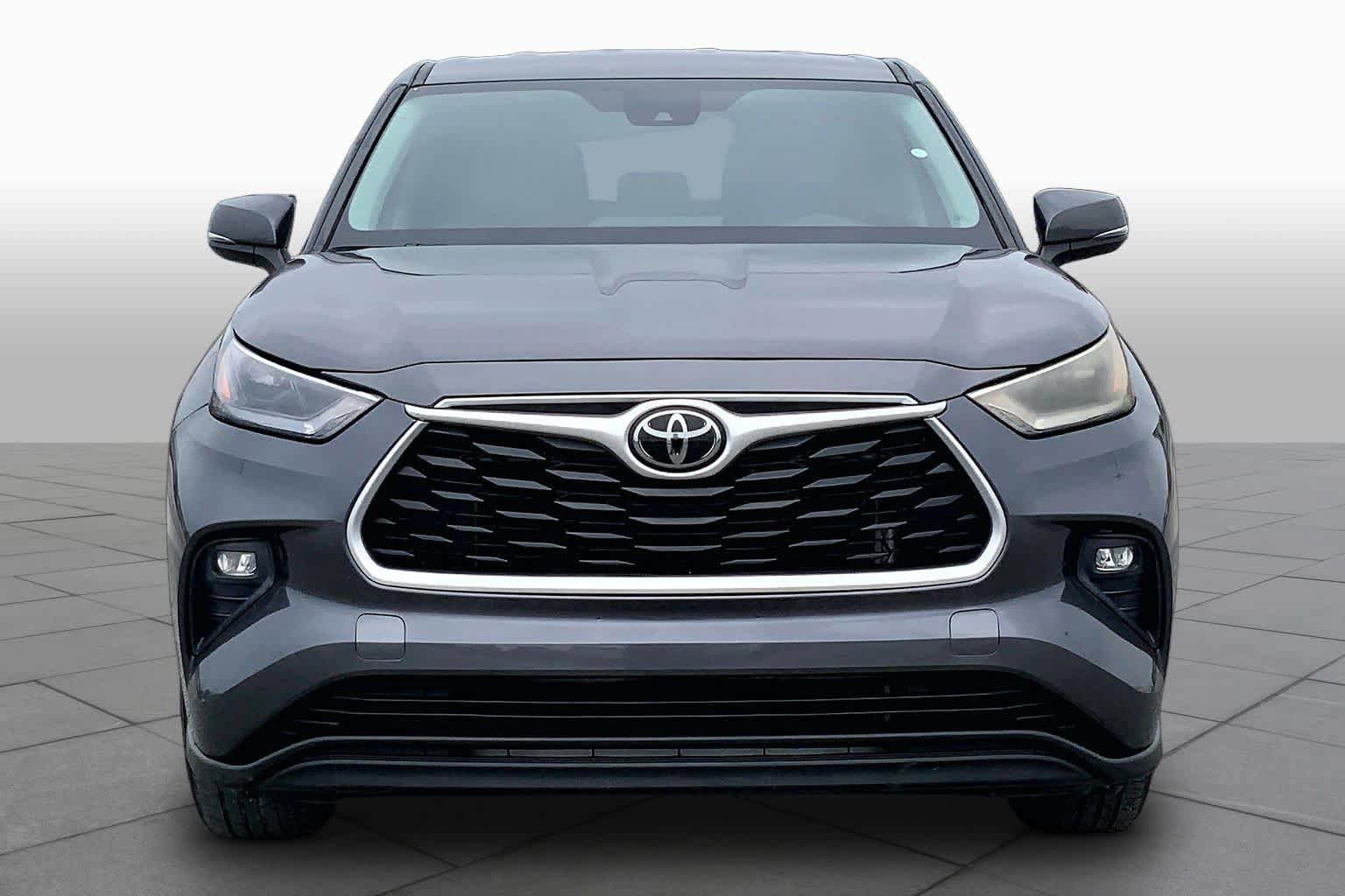 Used 2022 Toyota Highlander LE FWD image 4