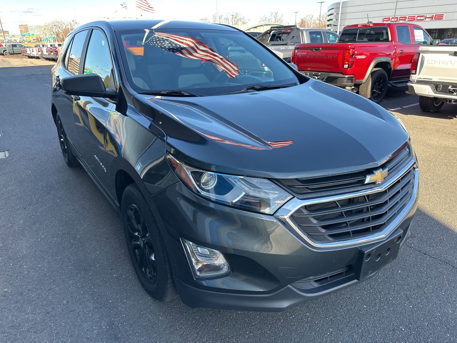 Used 2020 Chevrolet Equinox LS w/ LS Convenience Package image 3