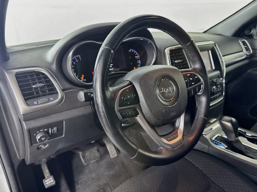 Used 2018 Jeep Grand Cherokee Laredo AWD/4WD image 9