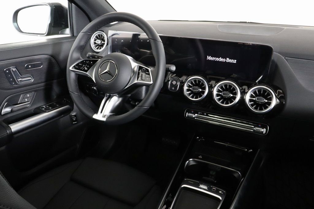 New 2025 Mercedes-Benz GLA 250 4MATIC image 3