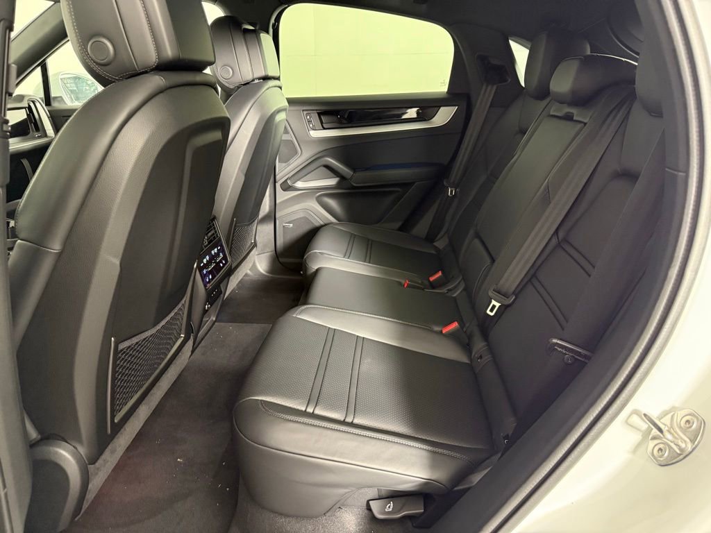 Certified 2025 Porsche Cayenne Coupe image 23