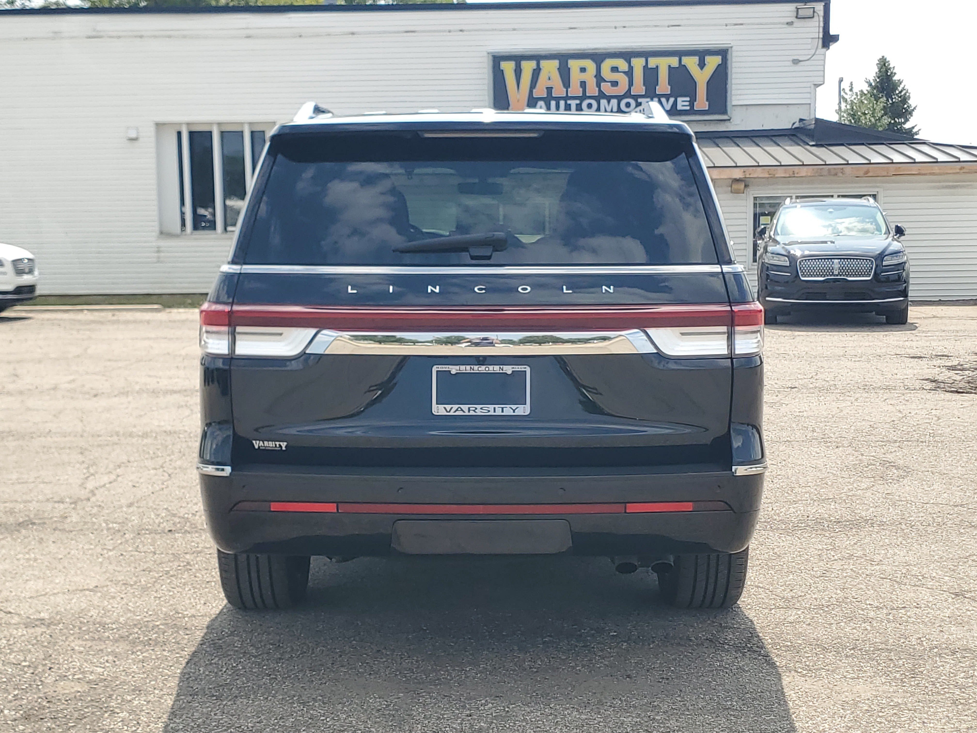 Used 2024 Lincoln Navigator Reserve AWD/4WD image 5