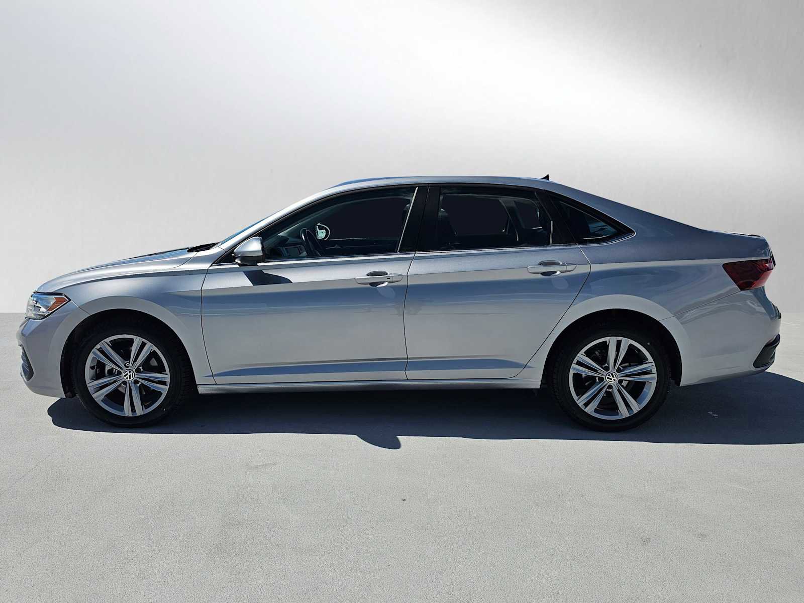 Used 2024 Volkswagen Jetta SE FWD image 6