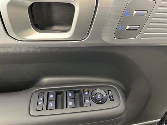 Used 2024 Hyundai Santa Fe Limited image 31