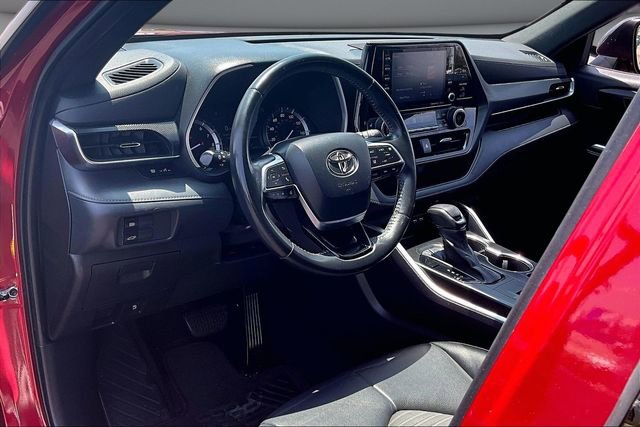 Used 2021 Toyota Highlander XSE FWD image 17