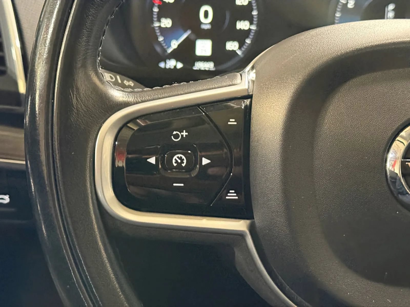 Used 2019 Volvo XC90 T6 Momentum w/ Advanced Package AWD/4WD image 27
