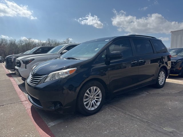 Used 2015 Toyota Sienna XLE image 13