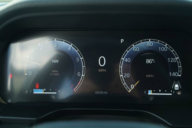 Used 2024 Jeep Grand Cherokee Laredo X image 32