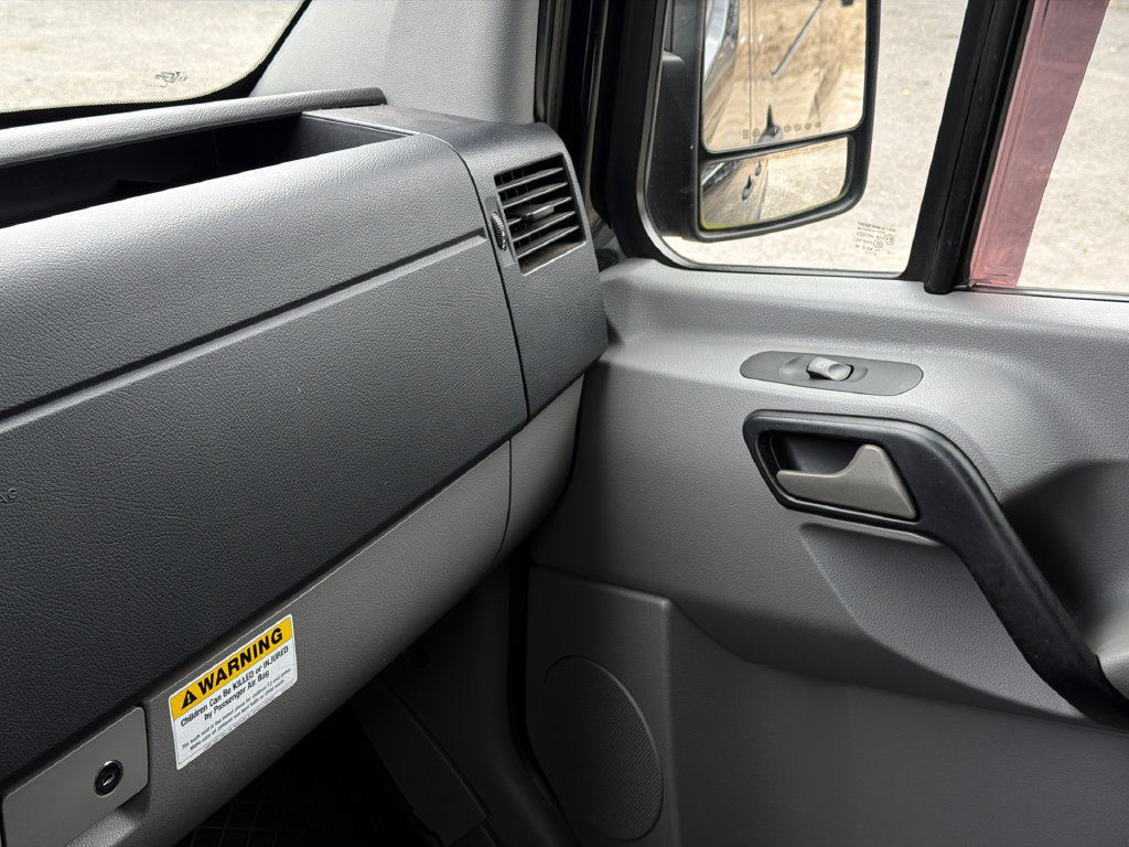 Used 2015 Mercedes-Benz Sprinter 2500 image 26