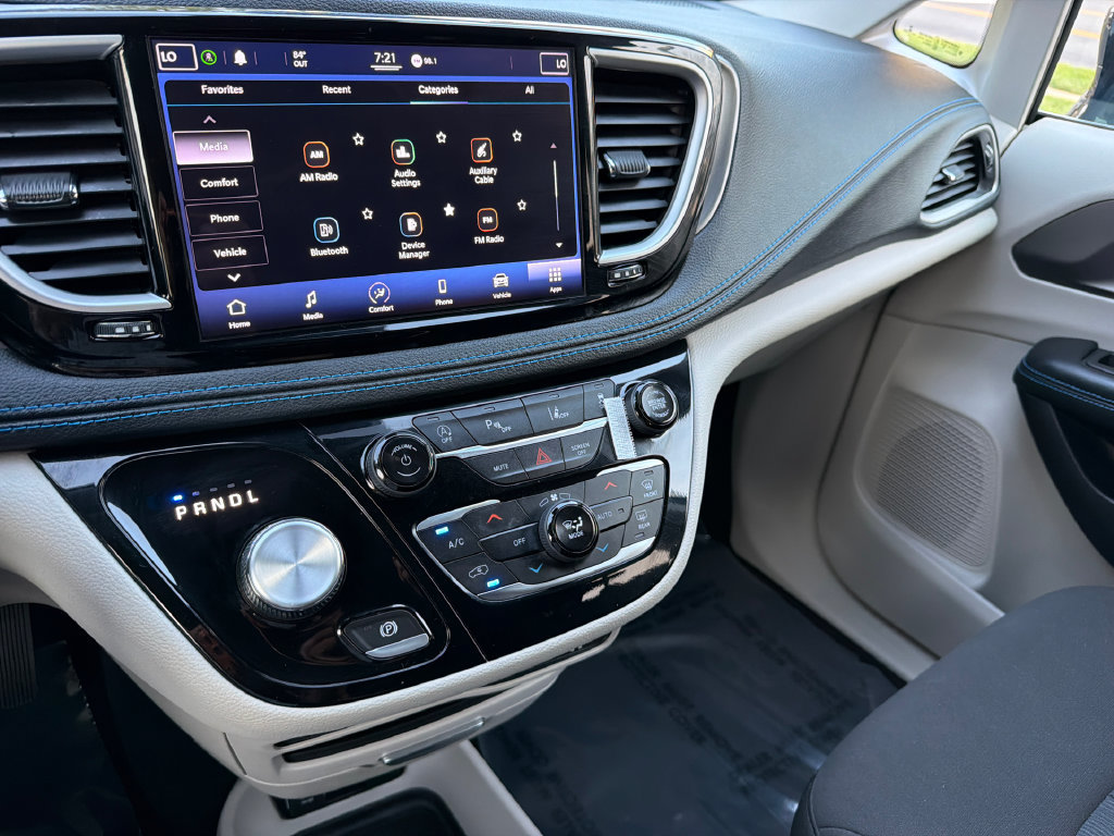 Used 2021 Chrysler Pacifica Touring FWD image 24