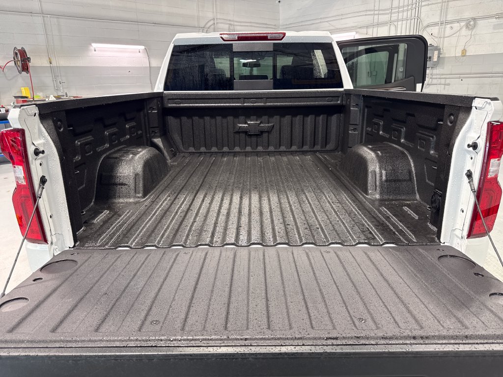 New 2026 Chevrolet Silverado 1500 RST w/ Dark Appearance Package AWD/4WD image 40