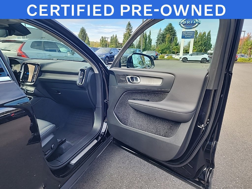 Used 2024 Volvo XC40 B5 Plus w/ Protection Package Premier AWD/4WD image 19