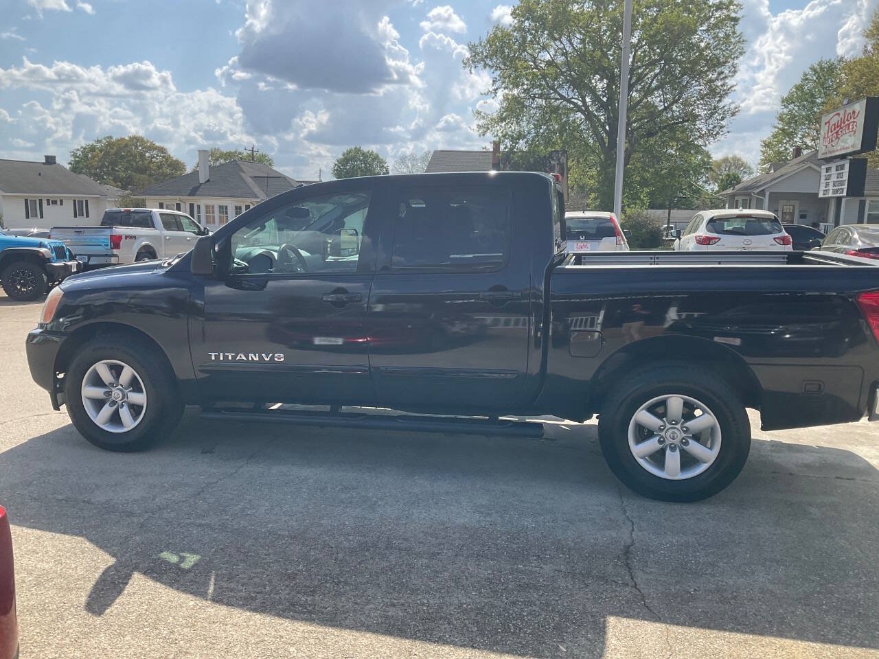 Used 2013 Nissan Titan SV w/ SV Premium Utility Pkg RWD image 6
