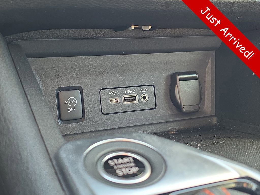 Used 2025 Nissan Sentra SR w/ Midnight Edition FWD image 33
