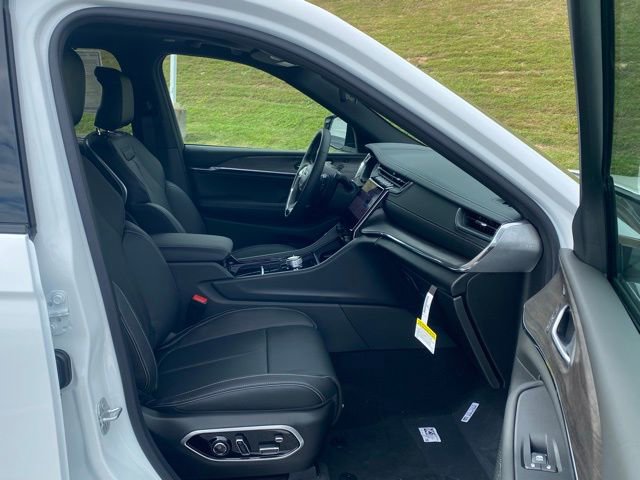 New 2025 Jeep Grand Cherokee Overland w/ Adv Protech Group III image 30