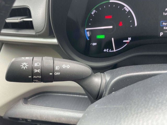 Certified 2025 Toyota Sienna XLE FWD image 25