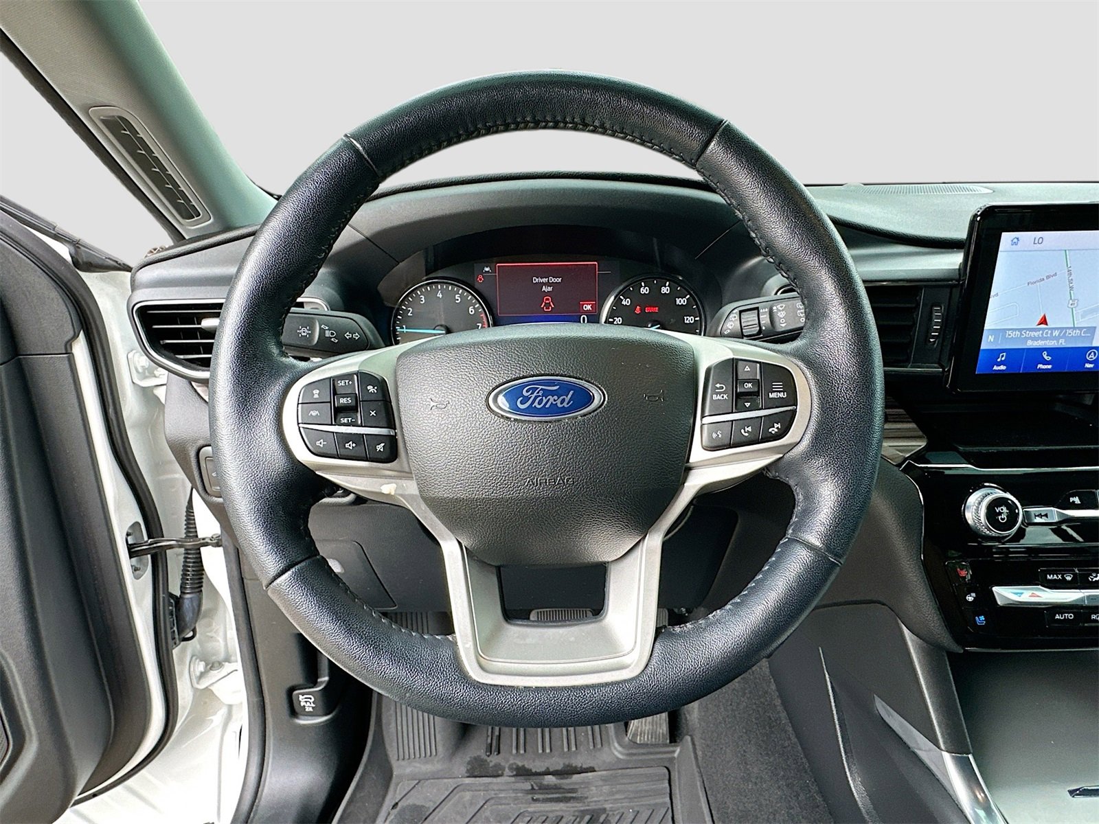 Used 2022 Ford Explorer Limited w/ Equipment Group 301A image 11